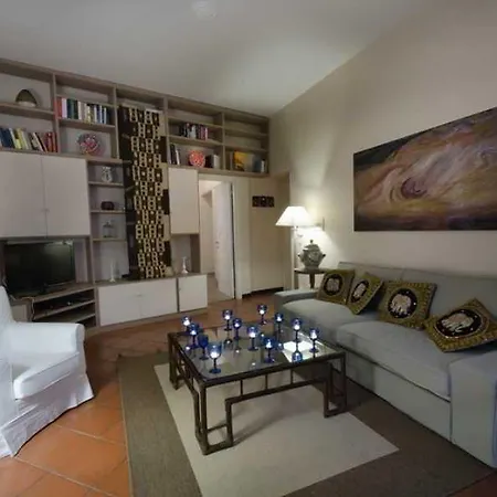 Imperial Fora Spacious *